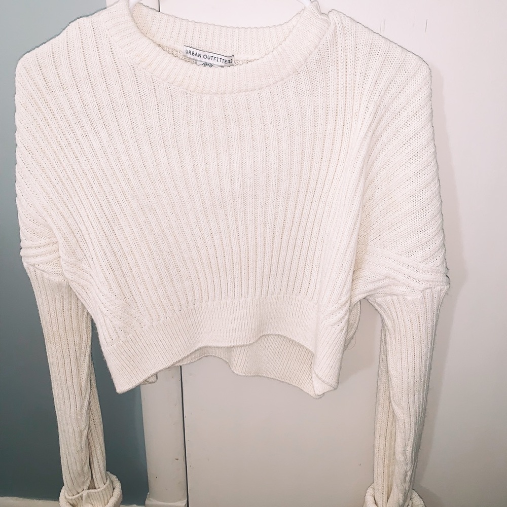 URBAN OUTFITTERS CROPPED SWEATER